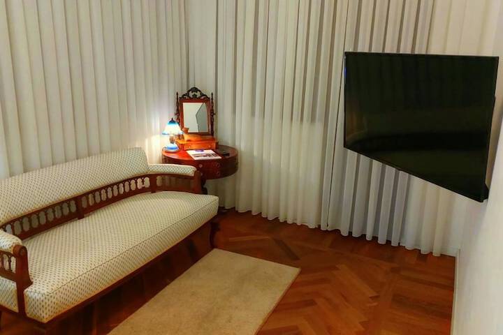 Room 16 of 48