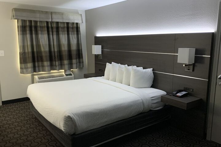 1 King Bed (18 of 18)