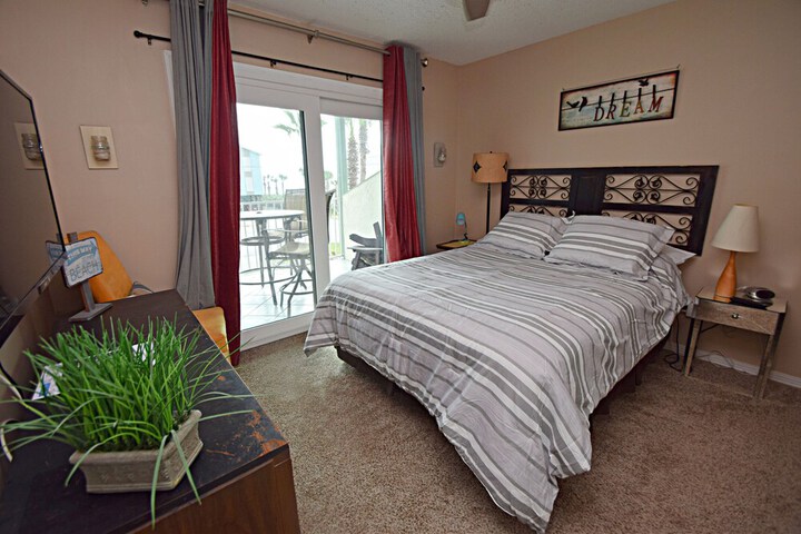 Room 4 of 40