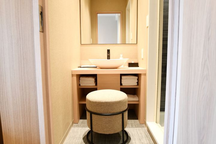 Room 9 of 48