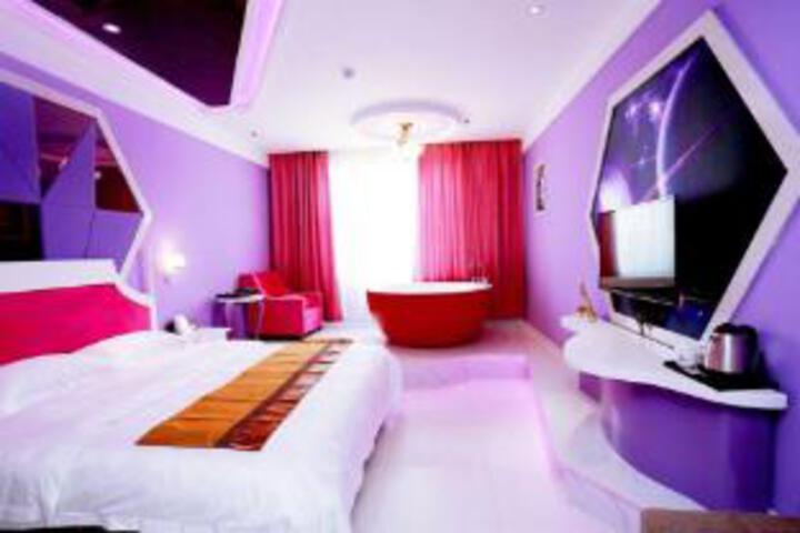Room 5 of 7