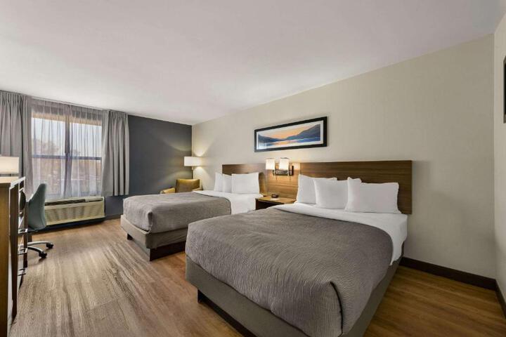 2 Double Beds (4 of 14)