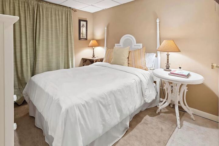 Room 6 of 25