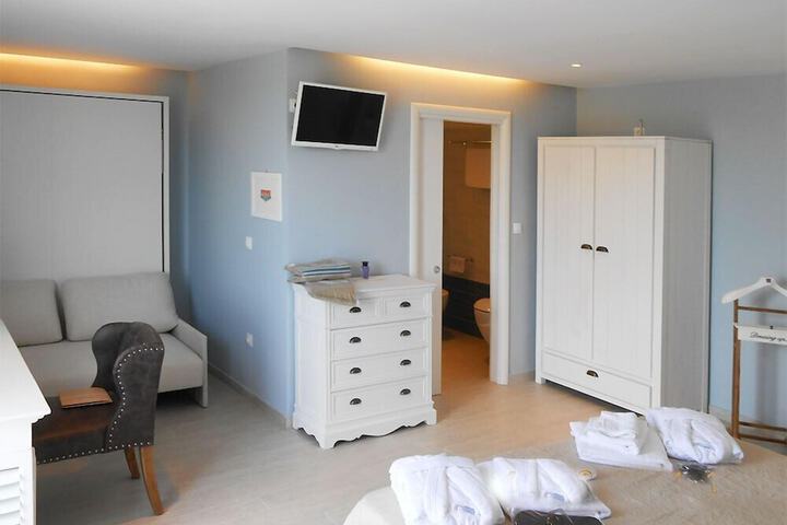 Room 51 of 108