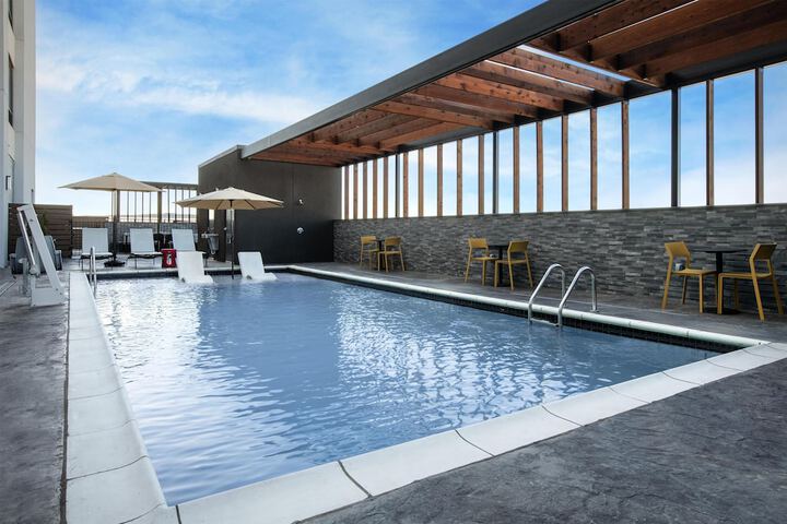 Pool 24 of 40