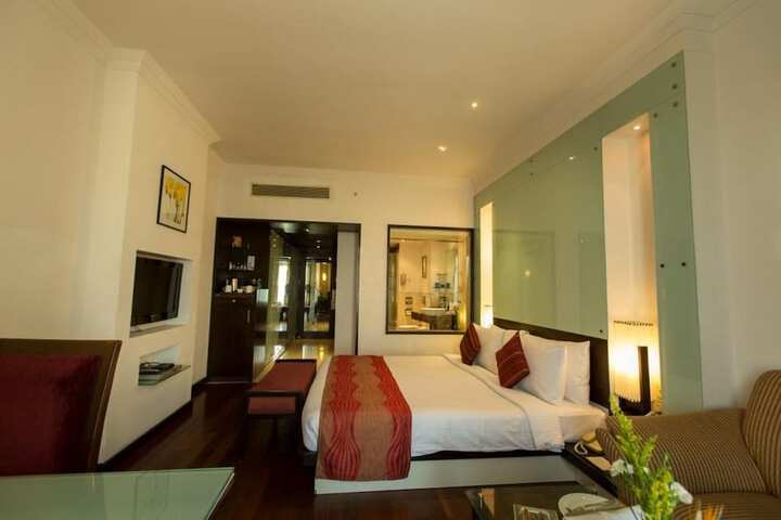 Room 4 of 28