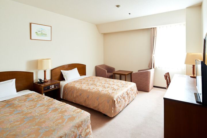 Room 6 of 80