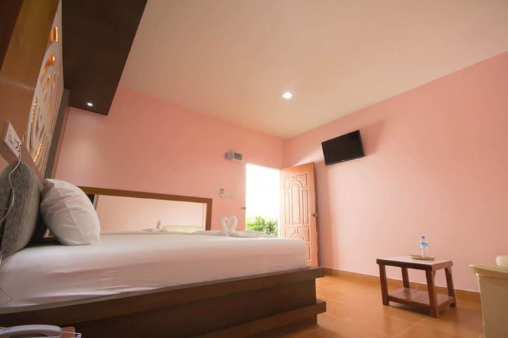 Room 5 of 15