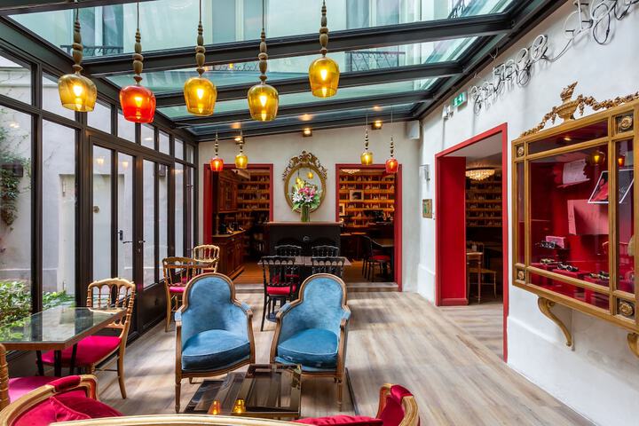 Guest Lobby