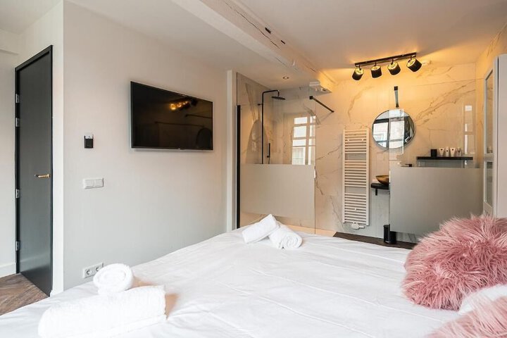 Room 42 of 73