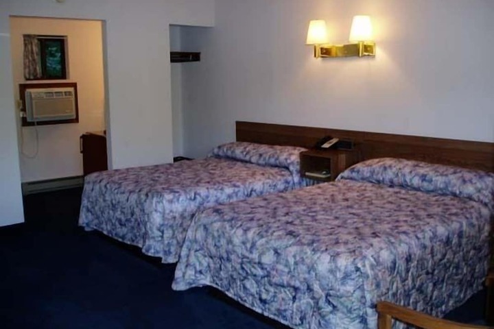 Room 6 of 65