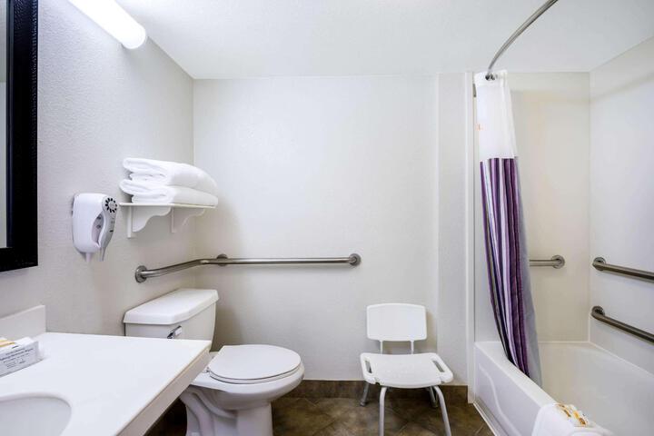 1 King Bed Pet Friendly (7 of 13)