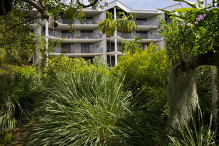 Hotel Exterior 8 of 40