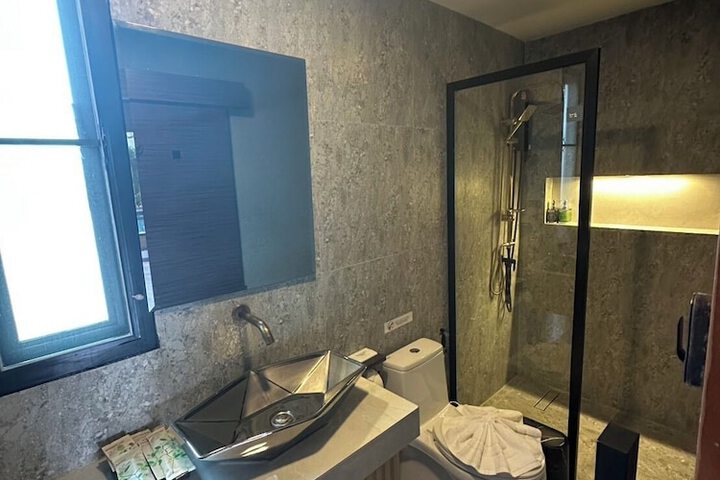 Room 8 of 21