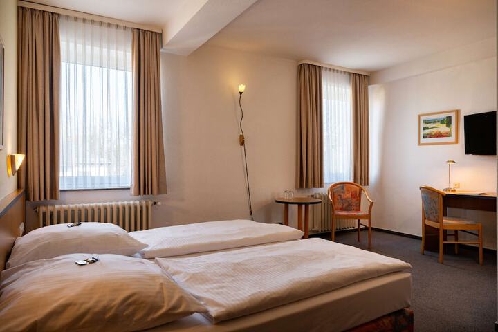Room 16 of 32