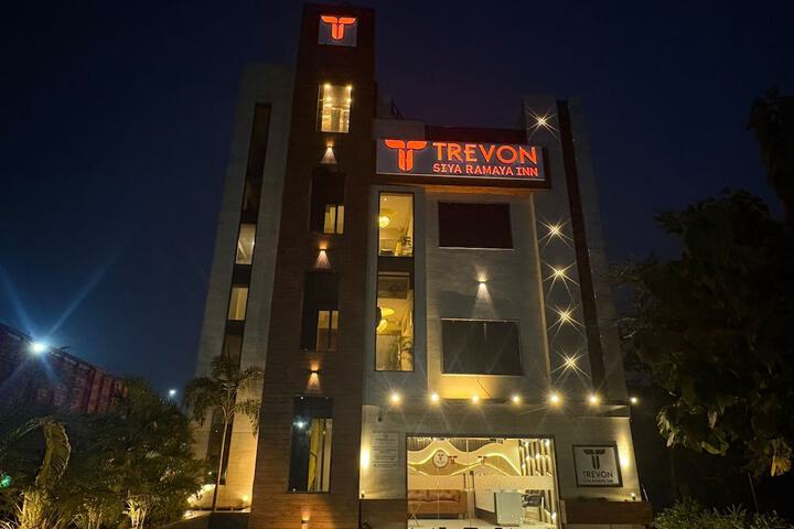Exterior of Trevon Siya Ramaya Inn