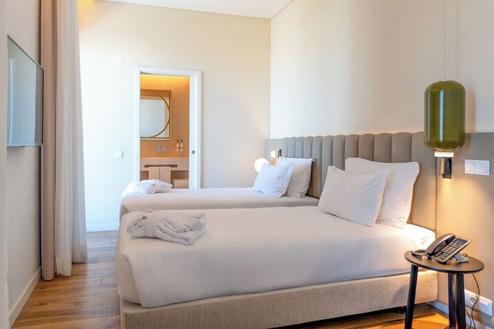Room 28 of 100