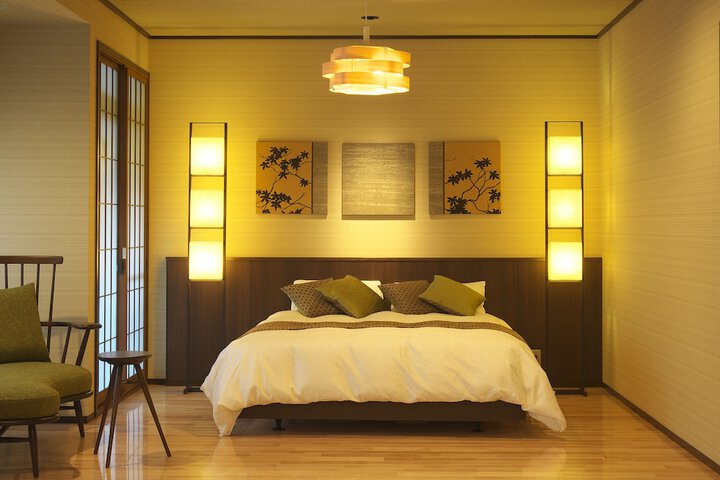 Room 2 of 37