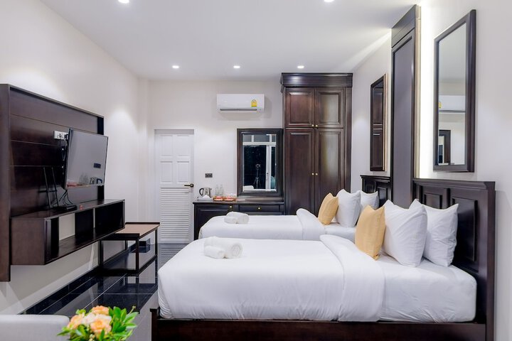 Room 8 of 30