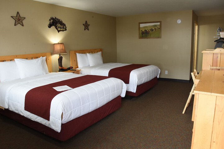 Traditional Room 2 Queen Beds Side Building (22 of 28)