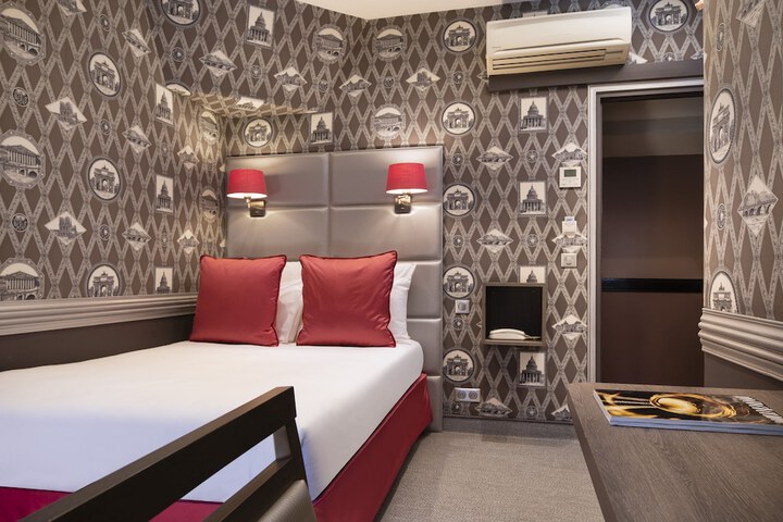 Room 22 of 48