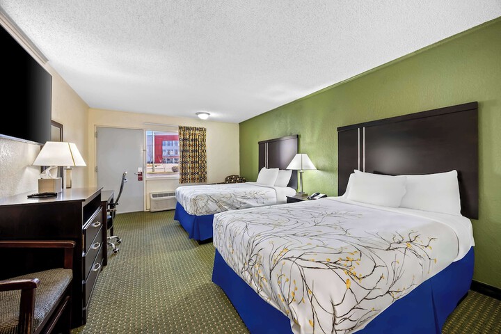 2 Double Beds (1 of 8)