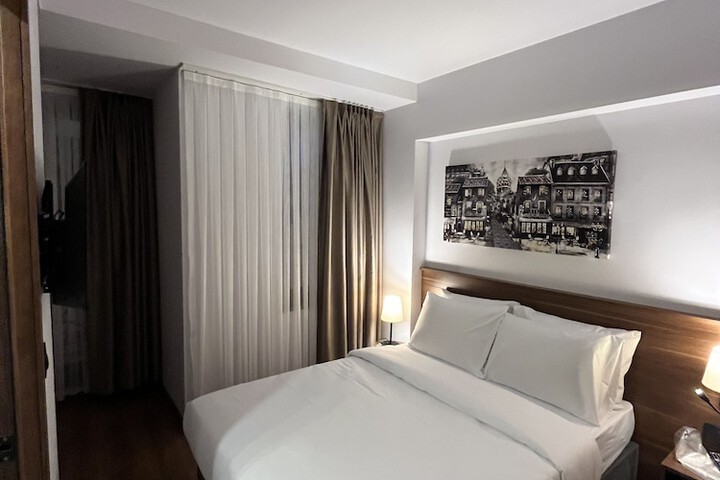 Room 12 of 21