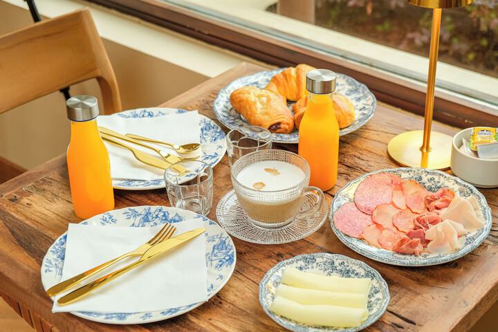 Breakfast/Coffee Service 89 of 122