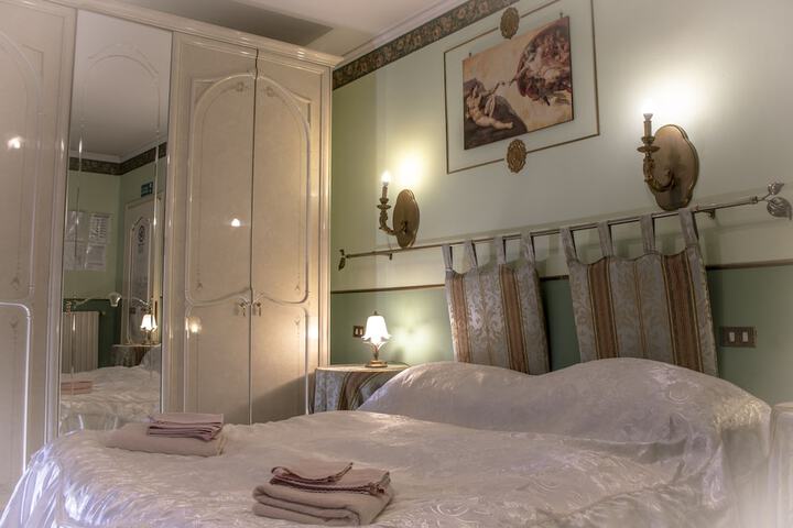 Room 7 of 11