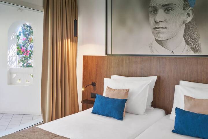 Room 8 of 74