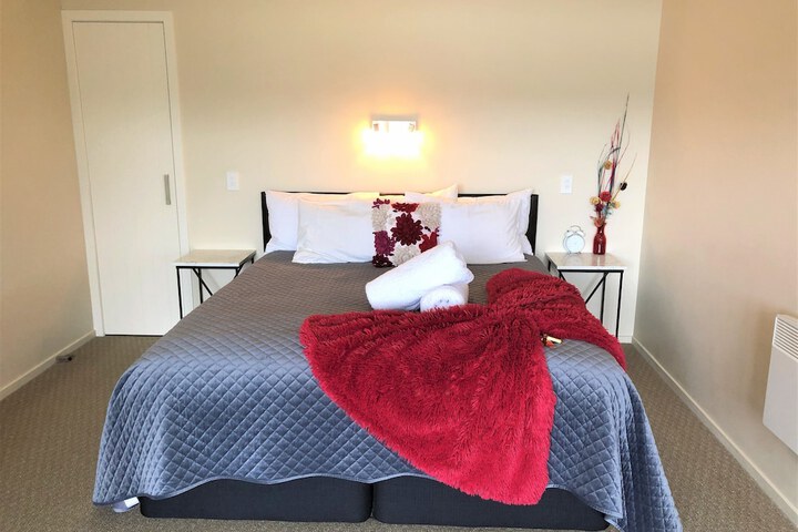 Room 5 of 106