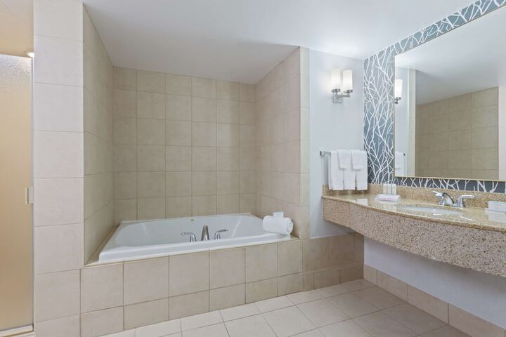 Suite 2 Queen Beds (4 of 7)