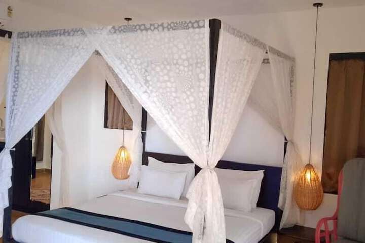 Room 3 of 21