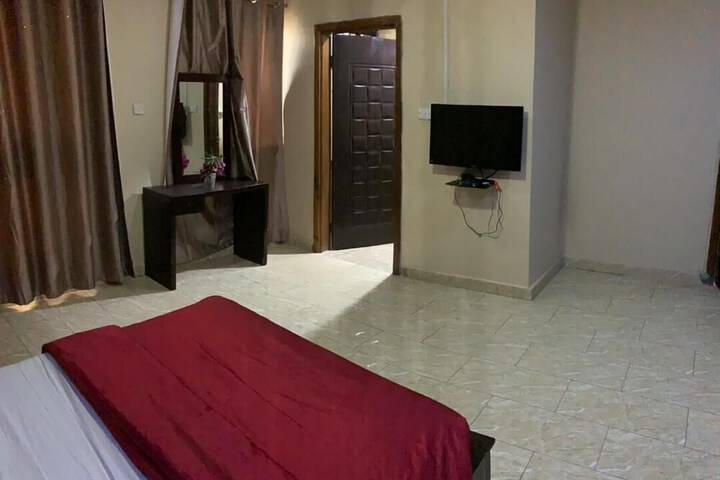 Room 7 of 16