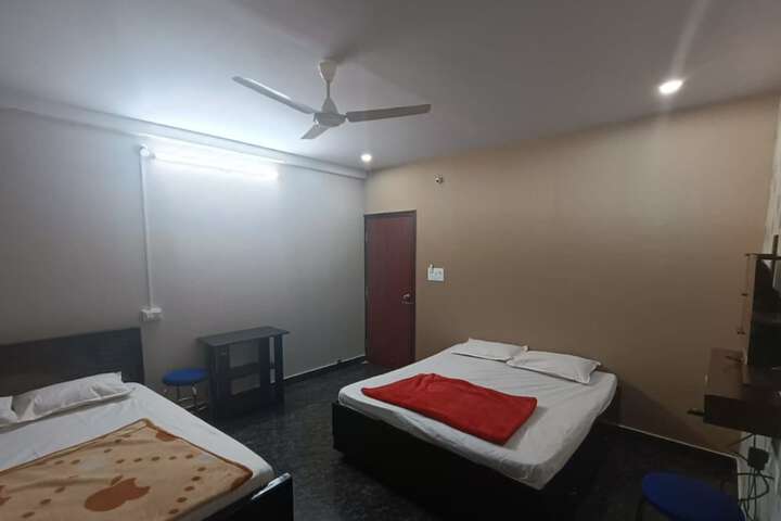 Room 13 of 22