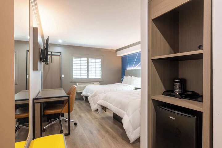 2 Double Beds (8 of 8)