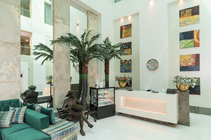 Entrance & Lobby