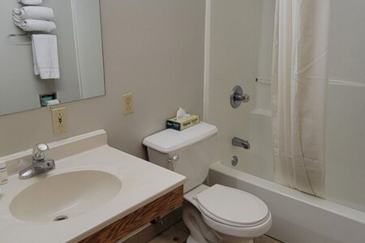 Room 5 of 9