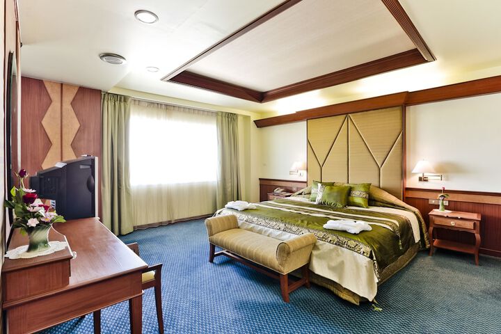 Room 9 of 74