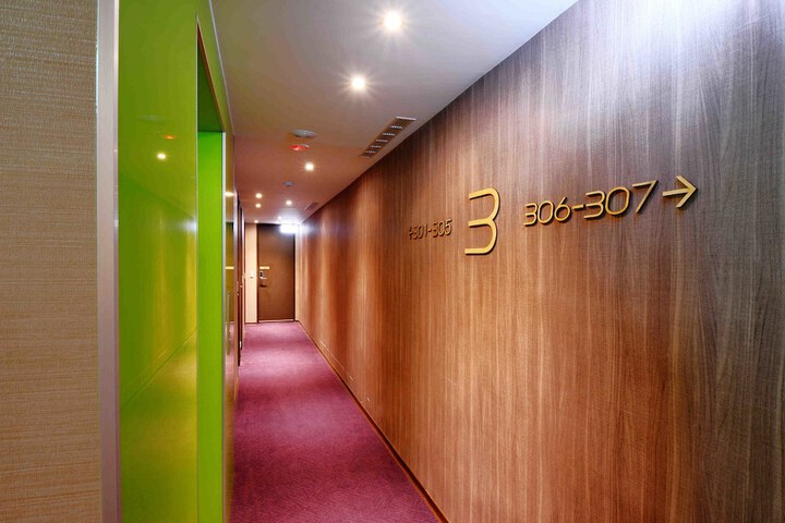 Ballroom/Hall 31 of 32