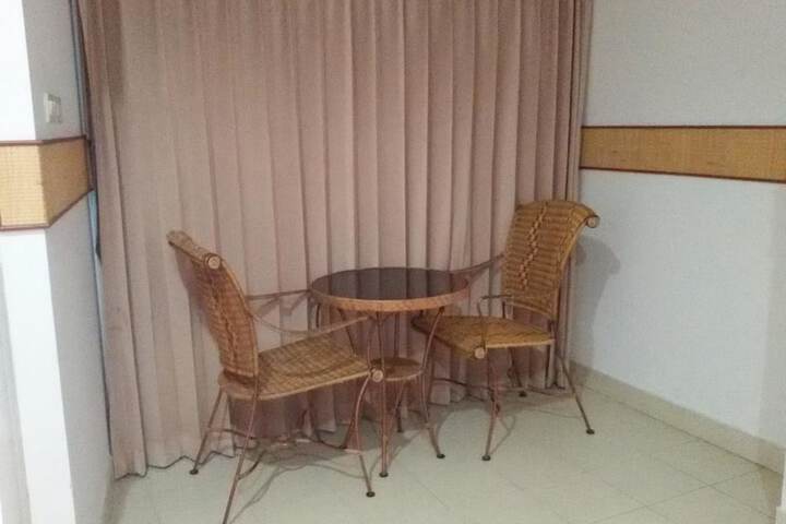 Room 6 of 12