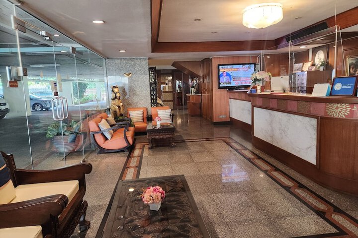 Entrance & Lobby