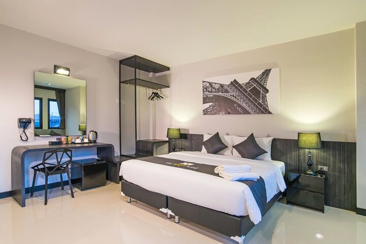 Room 4 of 40