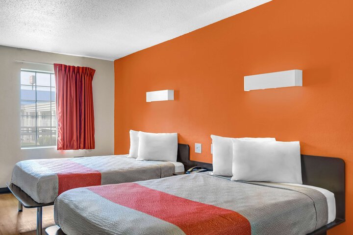 Room 13 of 28