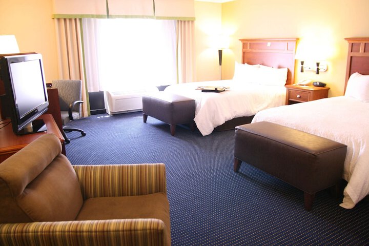 2 Queen Beds (5 of 9)