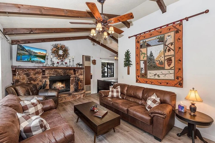 Image of 027 - Gold Mountain Getaway