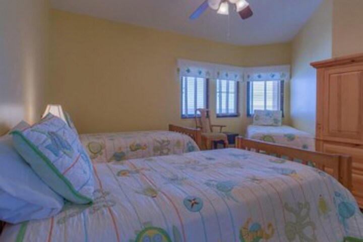 Room 119 of 148