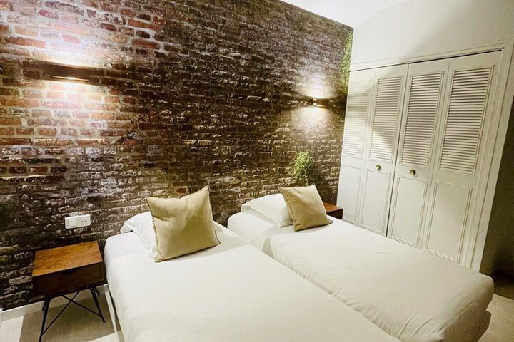 Room 6 of 34