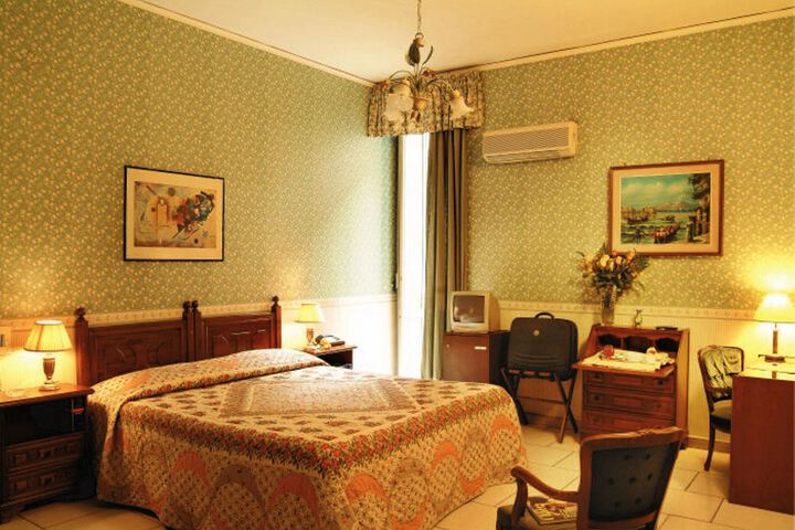 Room 29 of 34