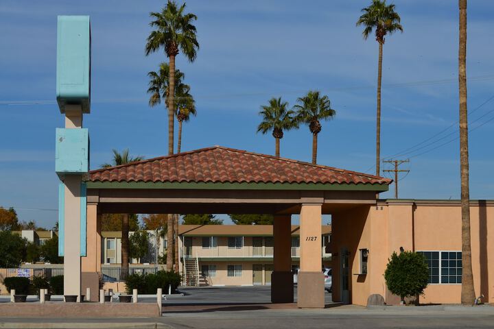 Rodeway Inn & Suites